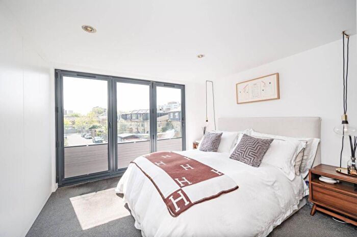 3 Bedroom House For Sale In Redmans Road, Stepney, London, E1