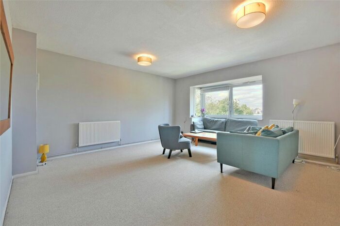 2 Bedroom Flat To Rent In Allison Close, Greenwich, SE10