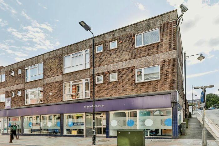 2 Bedroom Flat To Rent In Aberdeen Walk, Scarborough, North Yorkshire, YO11