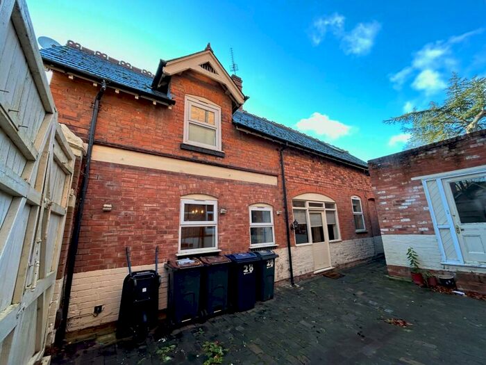 2 Bedroom House To Rent In Westfield Road, B15