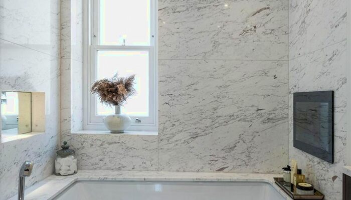 3 Bedroom Flat To Rent In Prince Of Wales Terrace, Kensington, W8