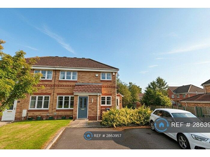 2 Bedroom Flat To Rent In Swinton, Swinton, Manchester, M27