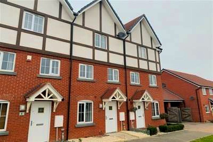 4 Bedroom Town House To Rent In Jonagold Place, Evesham, WR11