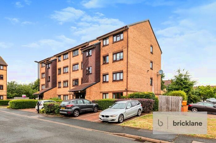 2 Bedroom Flat To Rent In Hardcastle Close, Croydon, CR0