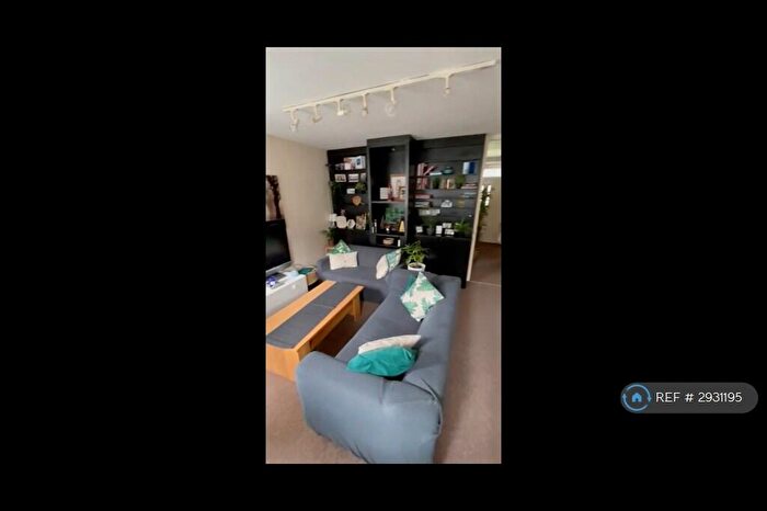 1 Bedroom Flat To Rent In Roman Road, London, E2