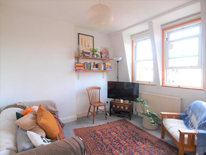 2 Bedroom Flat To Rent In Tollington Park, Finsbury Park, N4