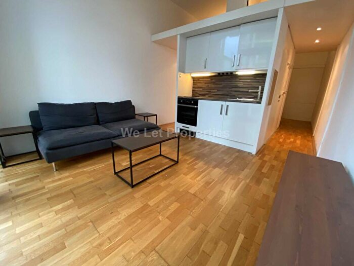 Apartment To Rent In Abito, Greengate, M3