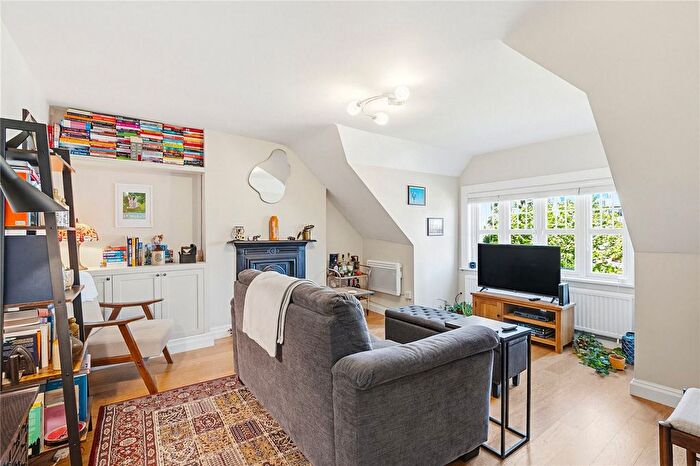 2 Bedroom Flat To Rent In Emanuel Avenue, London, W3