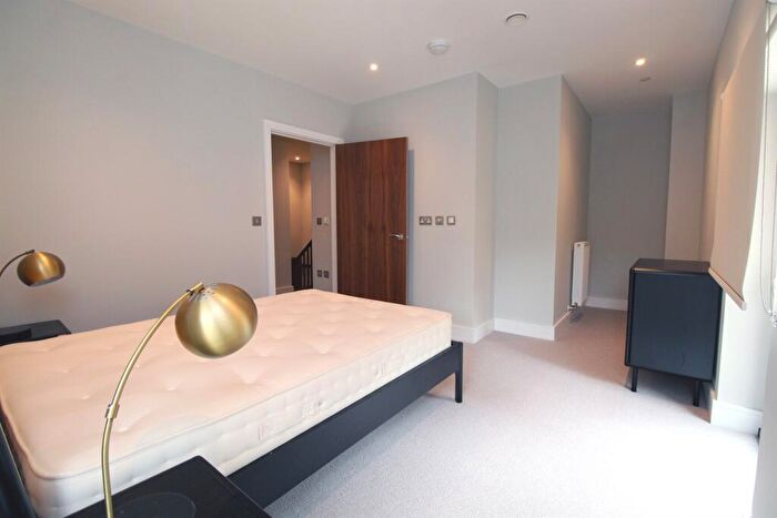 2 Bedroom Apartment To Rent In Orchard Wharf, E14