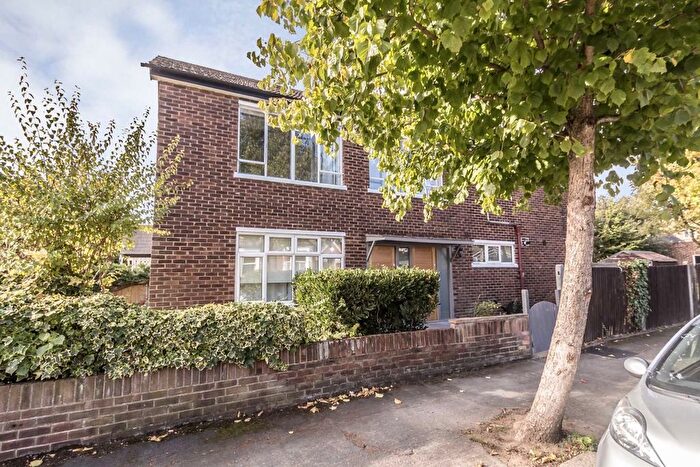 2 Bedroom Flat To Rent In Oxford Road, Teddington, TW11