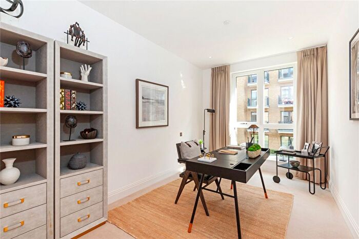 3 Bedroom Flat To Rent In Pinewood Gardens, Teddington, TW11