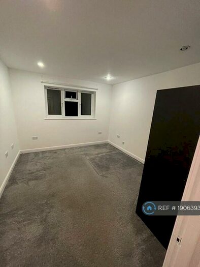 2 Bedroom Flat To Rent In Belhaven Road, Manchester, M8