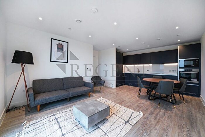 2 Bedroom Flat To Rent In Brecon Court, Hounslow, TW3