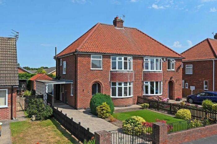 3 Bedroom Semi-Detached House To Rent In Broome Way, Huntington, York, YO32