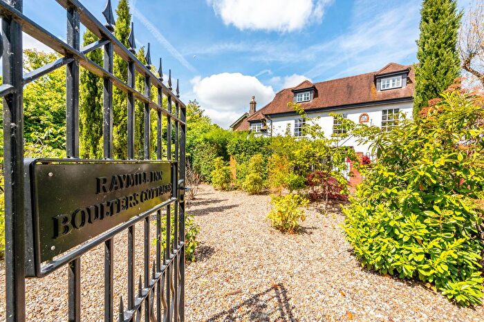 3 Bedroom Flat For Sale In Boulters Lock Island, Maidenhead, SL6