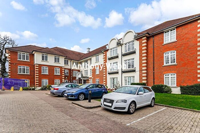 2 Bedroom Flat For Sale In Everard Court, Crothall Close, N13