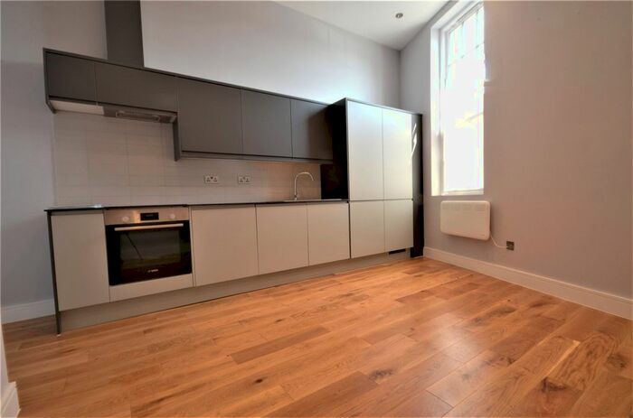 1 Bedroom Flat To Rent In Horley, Surrey, RH6