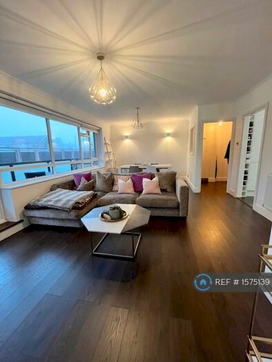 2 Bedroom Flat To Rent In Ashmead, London, N14