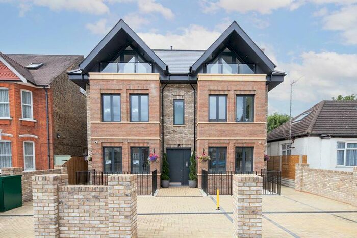 2 Bedroom Flat To Rent In Rosemont Road, London, W3