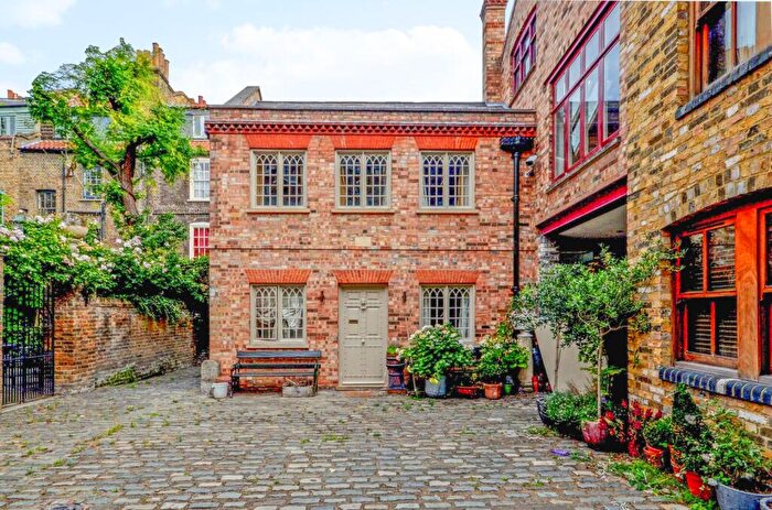 1 Bedroom House To Rent In Fournier Street, Shoreditch, London, E1