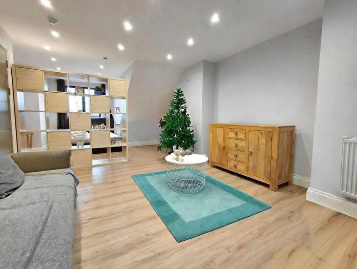 2 Bedroom Flat To Rent In Dudden Hill Lane, Dollis Hill, NW10