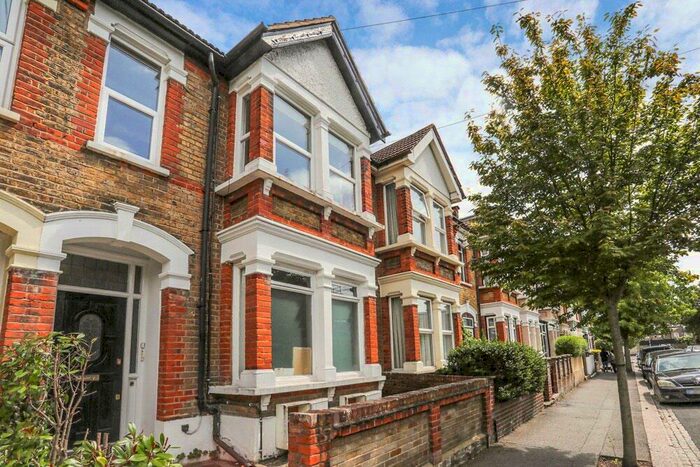 2 Bedroom Flat To Rent In Castleton Road, Walthamstow, London, E17