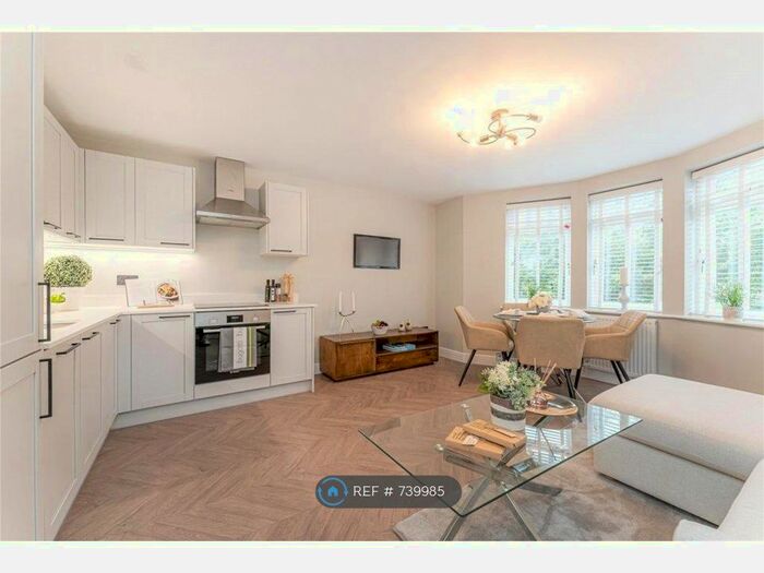 2 Bedroom Flat To Rent In Hillman Drive, London, W10