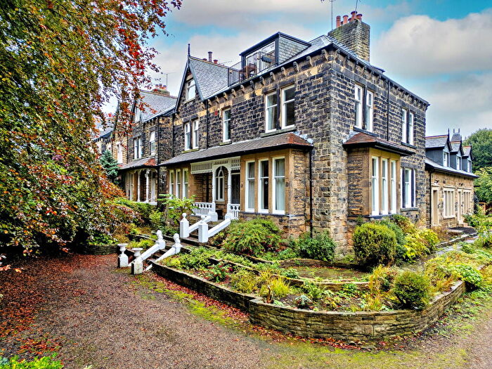 2 Bedroom Flat To Rent In Fairlawn, , Ladywood Road, Oakwood, Leeds, LS8
