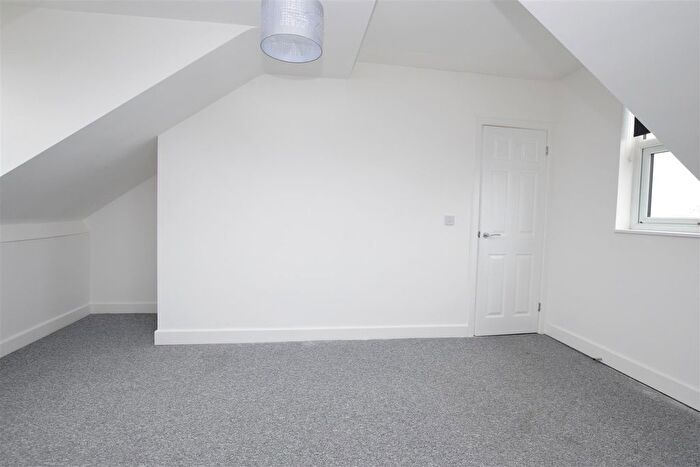 2 Bedroom Flat To Rent In Langdon Road, Rochester, ME1