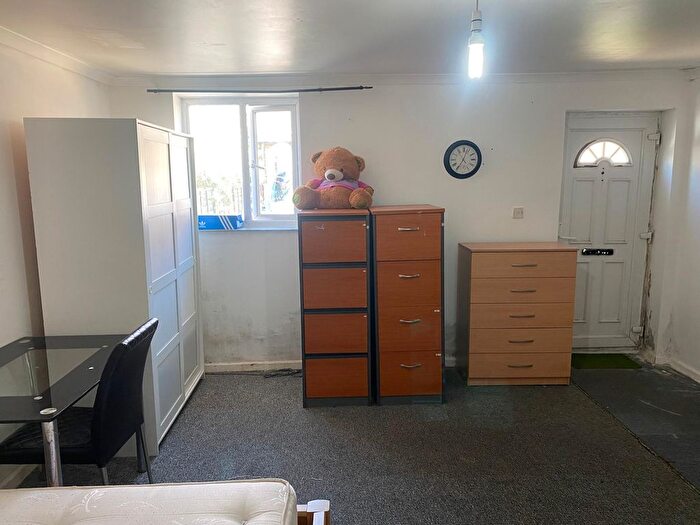 Studio To Rent In Cromwell Road, Hayes, UB3