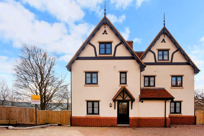 4 Bedroom Semi-Detached House For Sale In Sussex View, Frant, TN3