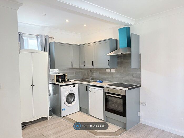 1 Bedroom Flat To Rent In Queens Road, Brighton, BN1