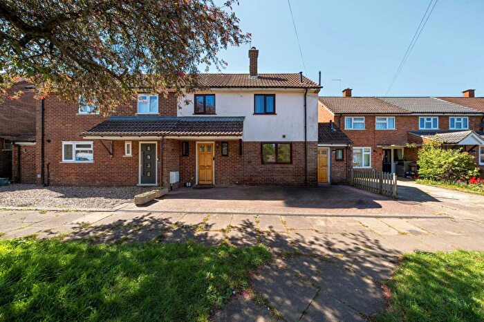 3 Bedroom Semi Detached House For Sale In Catham Close, St. Albans, AL1