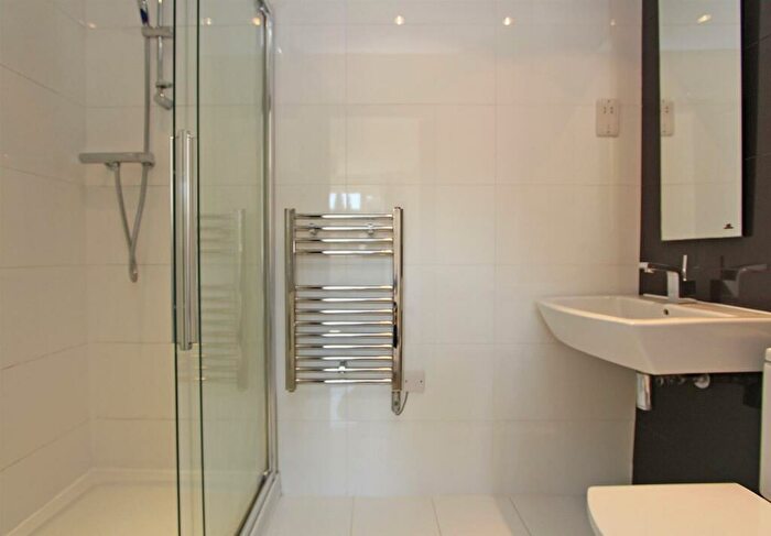 2 Bedroom Apartment To Rent In Kingswood, KT20