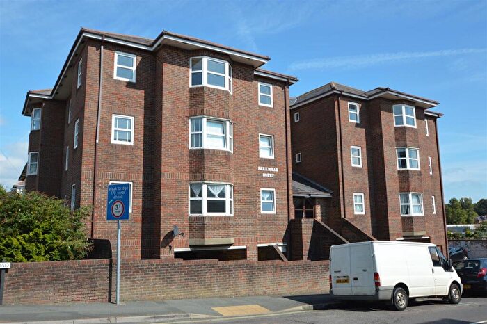 2 Bedroom Flat For Sale In Central Ryde, PO33