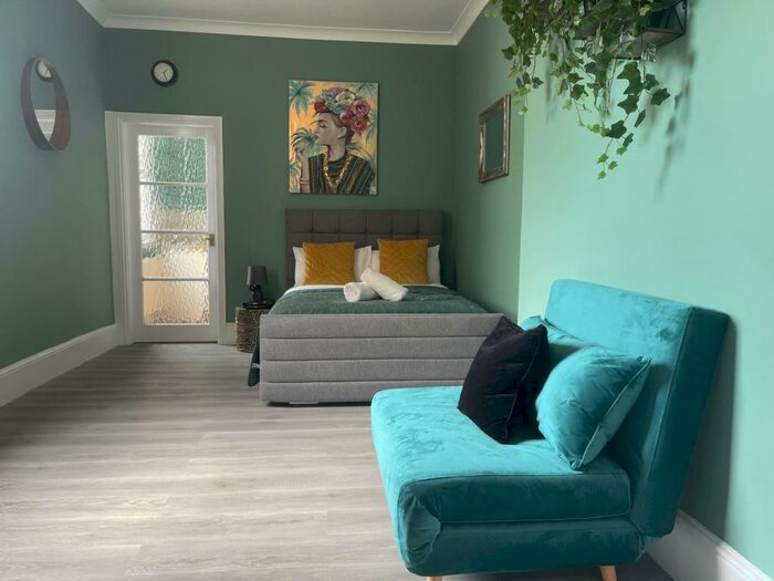 Studio To Rent In Brunswick Place, Hove, BN3