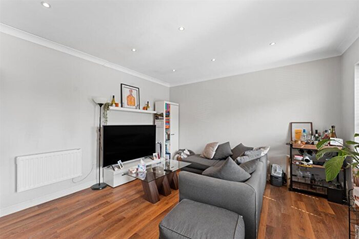 2 Bedroom Flat To Rent In Hook Road, Chessington, KT9
