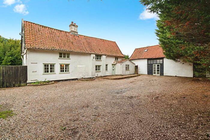 4 Bedroom Detached House For Sale In Ipswich Road, Long Stratton, Norwich, NR15