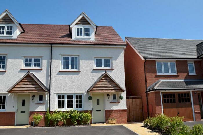 4 Bedroom Semi-Detached House To Rent In Way Field, Telford, TF1