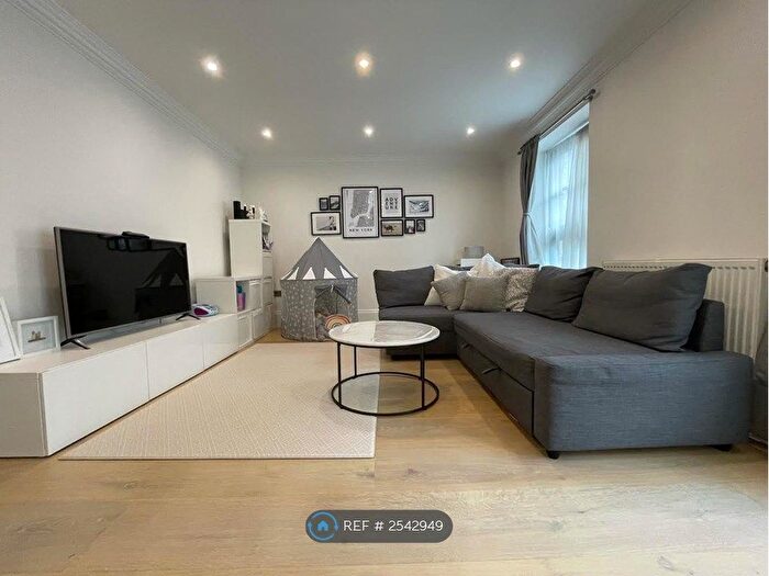 2 Bedroom Flat To Rent In Lough Road, London, N7