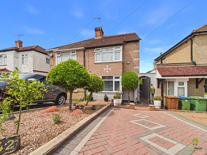 3 Bedroom Semi-Detached House For Sale In Matfield Road, Belvedere, Kent, DA17