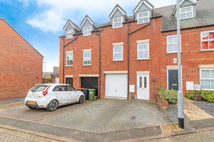 4 Bedroom Terraced House For Sale In Heron Road, Leighton Buzzard, LU7