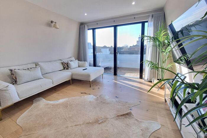 4 Bedroom Town House To Rent In Old Portsmouth, Hampshire, PO1