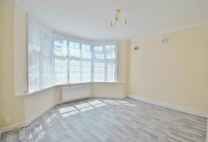 1 Bedroom Flat To Rent In - Hodford Road, Golders Green, NW11
