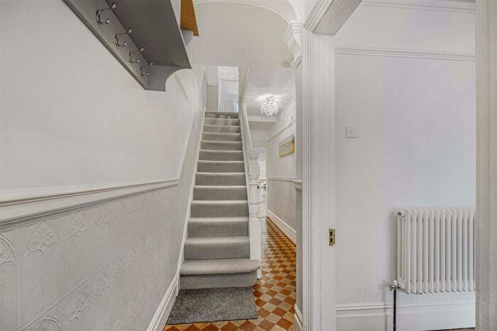 3 Bedroom End Of Terrace House To Rent In New Road, Porthcawl, CF36