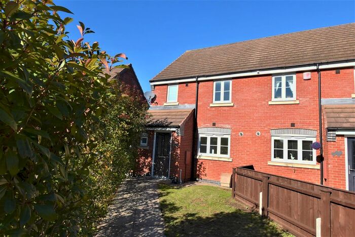 3 Bedroom Town House To Rent In Mulberry Way, Hinckley, LE10