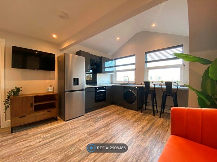 2 Bedroom Flat To Rent In Shrewsbury Road, Sheffield, S2
