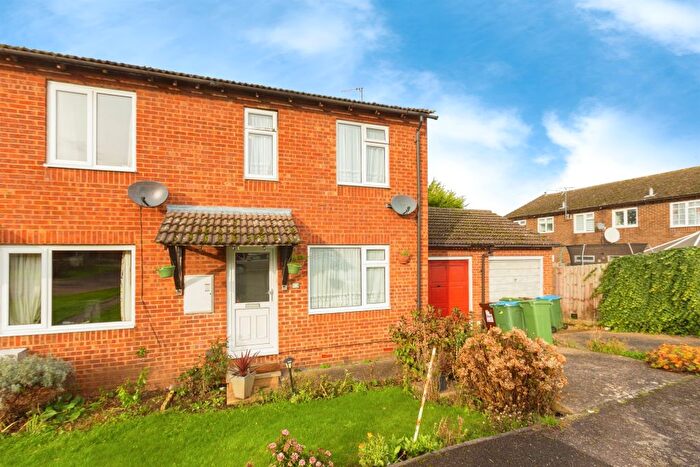 3 Bedroom End Of Terrace House For Sale In Picasso Place, Aylesbury, HP19