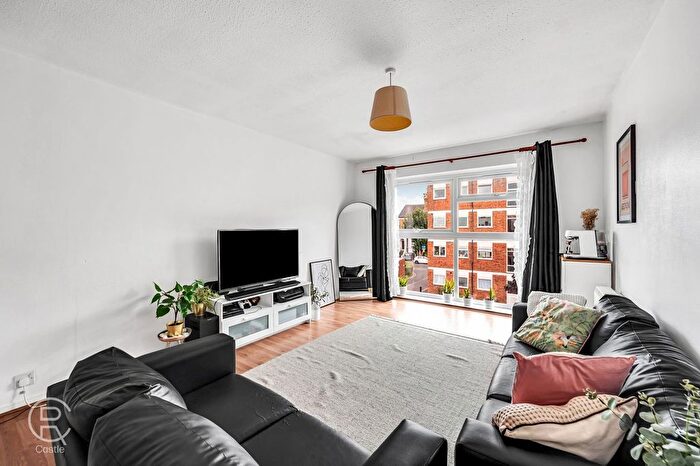 2 Bedroom Flat For Sale In Silverdale Close, Hanwell, London, W7