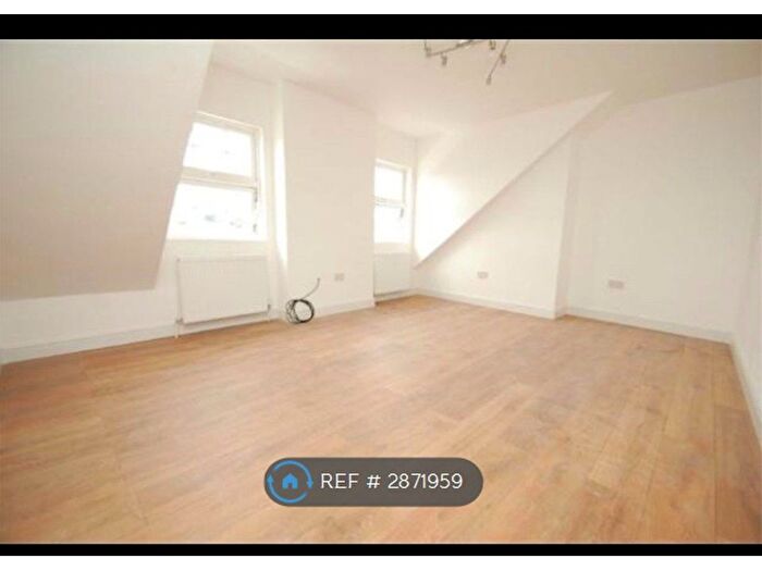 1 Bedroom Flat To Rent In Station Lane, Hornchurch, RM12